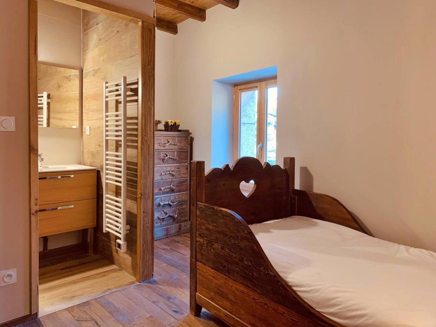Charmante Maison de village: Prestation de Qualité, Tout confort, Terrasse Targassonne Esterno foto